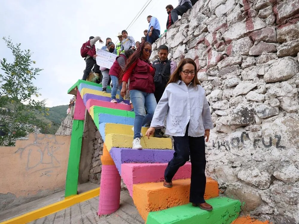 Gobierno y vecinos mejoran la infraestructura en la zona alta de Ecatepec