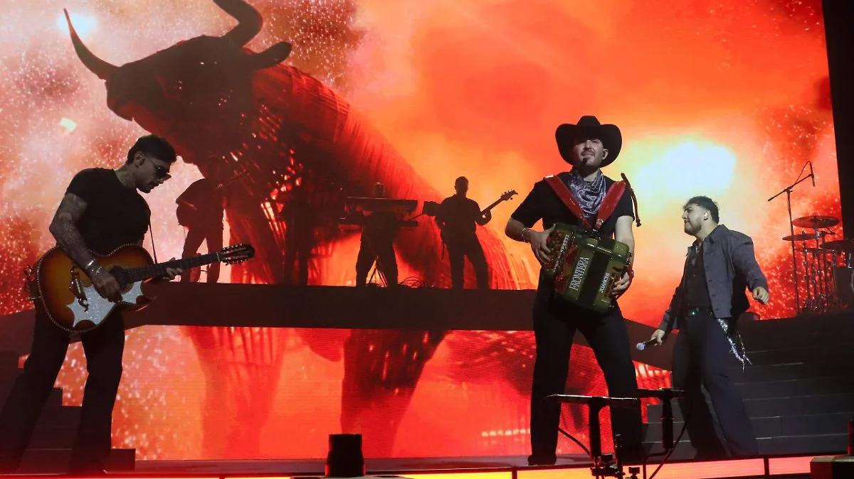 Grupo Frontera llena la Arena Ciudad de México con invitados sorpresa Belinda y Xavi