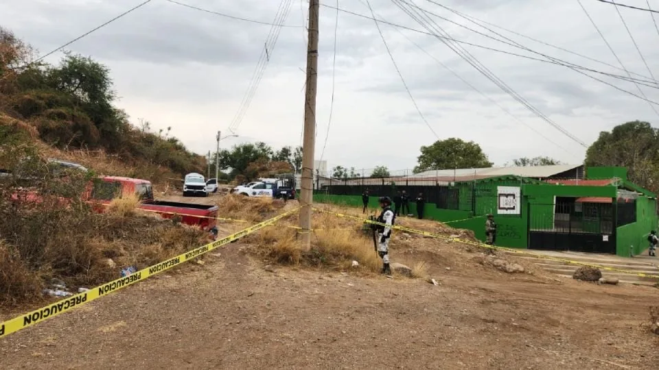 Hallan dos personas sin vida maniatadas cerca de escuela en León, Guanajuato
