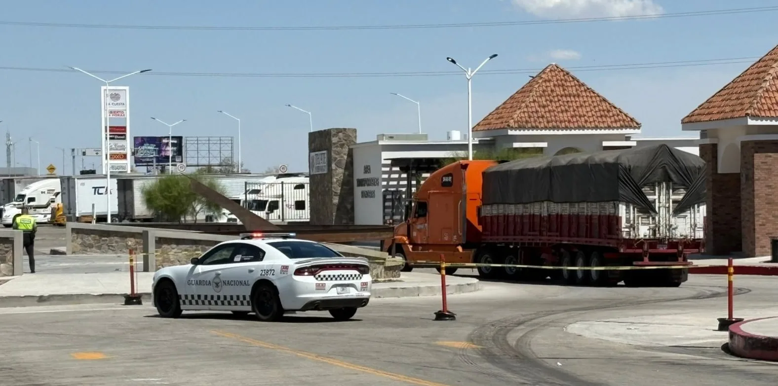 Hombre muere arrollado por tráiler en La Cuesta, Mexicali