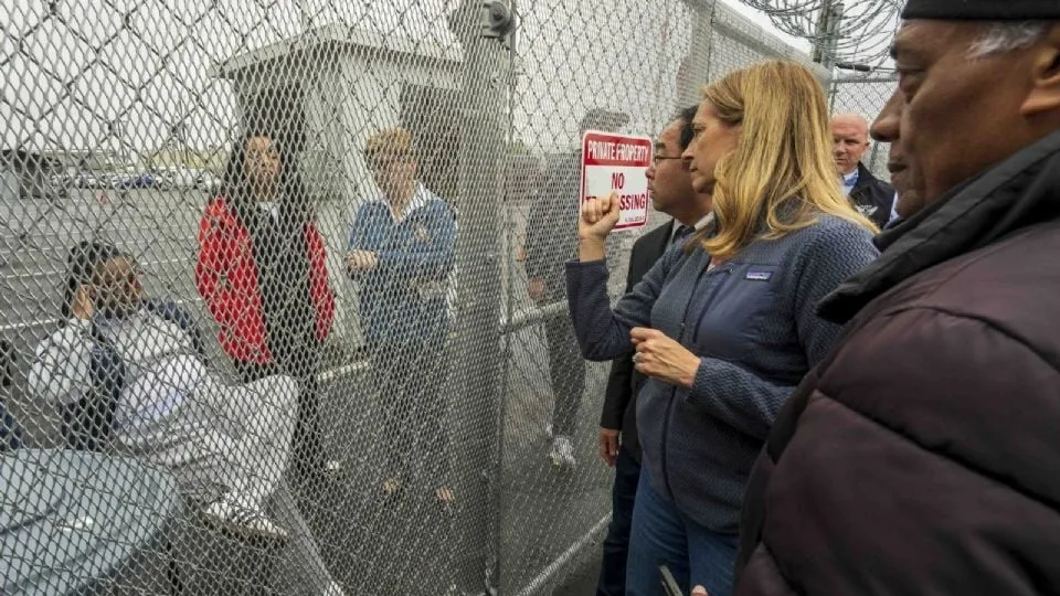 ICE niega acceso a gobernadora de Nueva Jersey a centro de detención migratoria en huelga