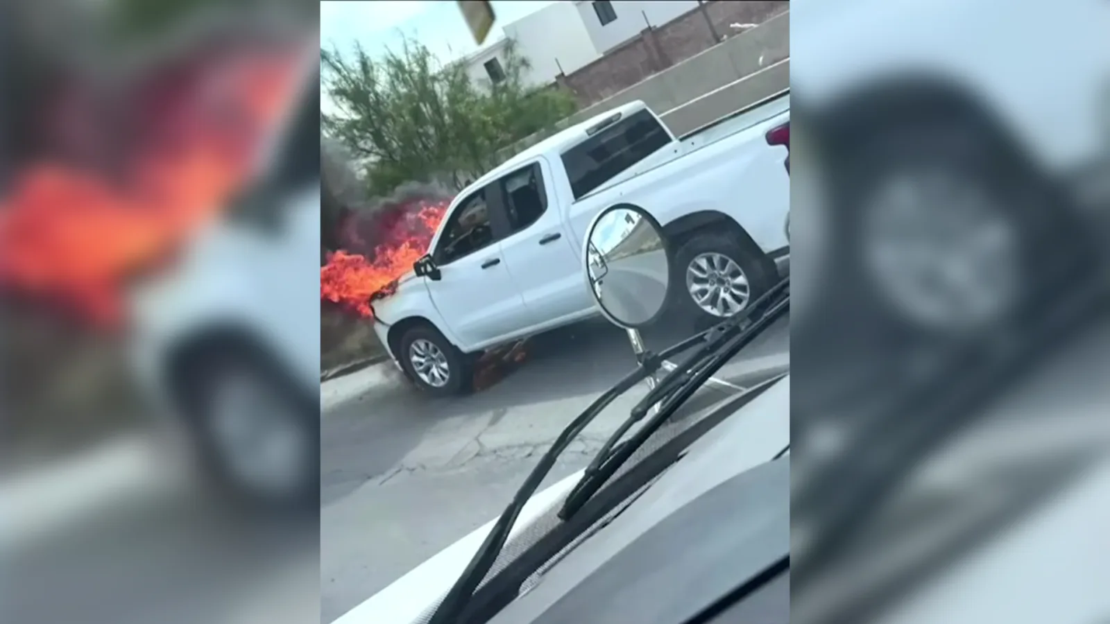 Incendio destruye una camioneta Silverado 2025 en el bulevar Independencia de Ciudad Juárez