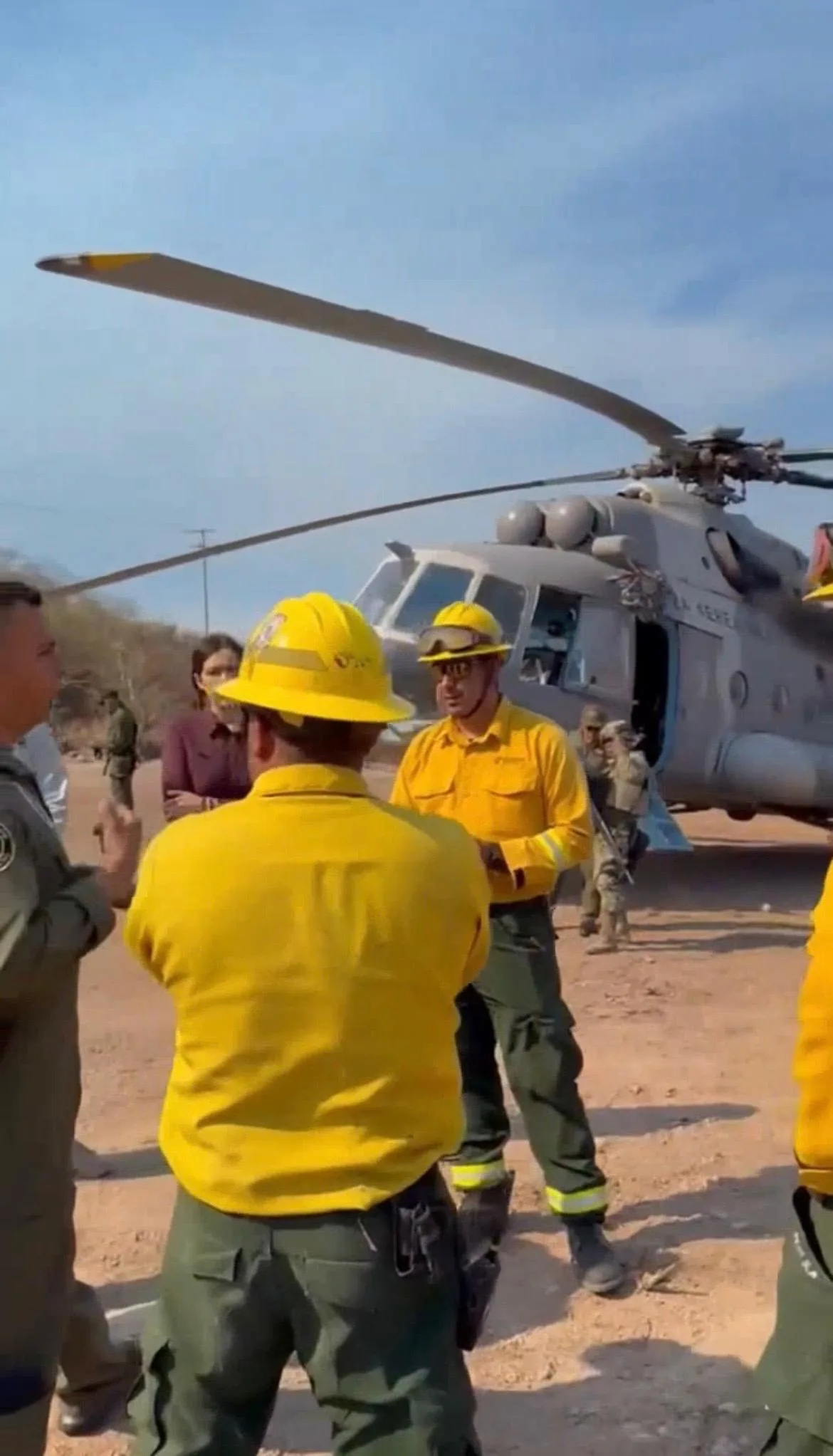 Incorporan helicóptero de la Fuerza Aérea para combatir incendio en La Yesca