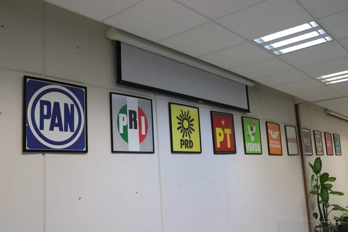 Jóvenes ven limitados los partidos políticos como apoyo en la política local