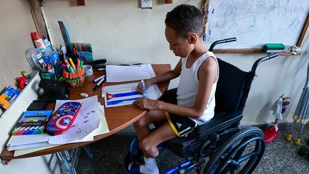 Juan José, un niño cubano, espera cirugía que le permita avanzar como atleta paralímpico