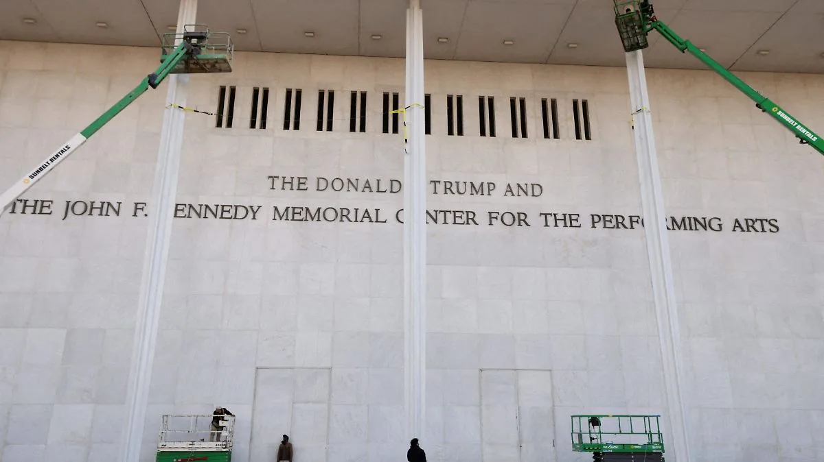 Juez ordena mantener el nombre Kennedy en el Centro cultural de Washington ante intento de renombrarlo