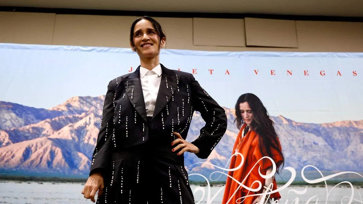 Julieta Venegas destaca a autoras mexicanas de narrativa y poesía que recomienda leer