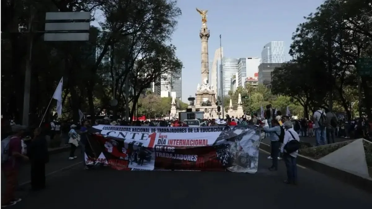 La CNTE moviliza a más de 40 mil docentes en la Ciudad de México por el Día del Trabajo