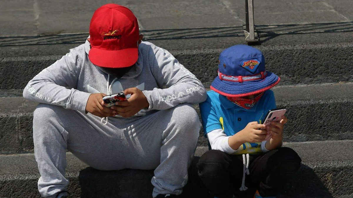 La mayoría de los adolescentes en CDMX presentan problemas de sueño vinculados al uso excesivo de celulares