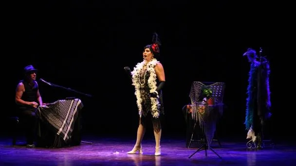 La obra "Noches de Couplé" combina humor y reflexión en Lagos de Moreno