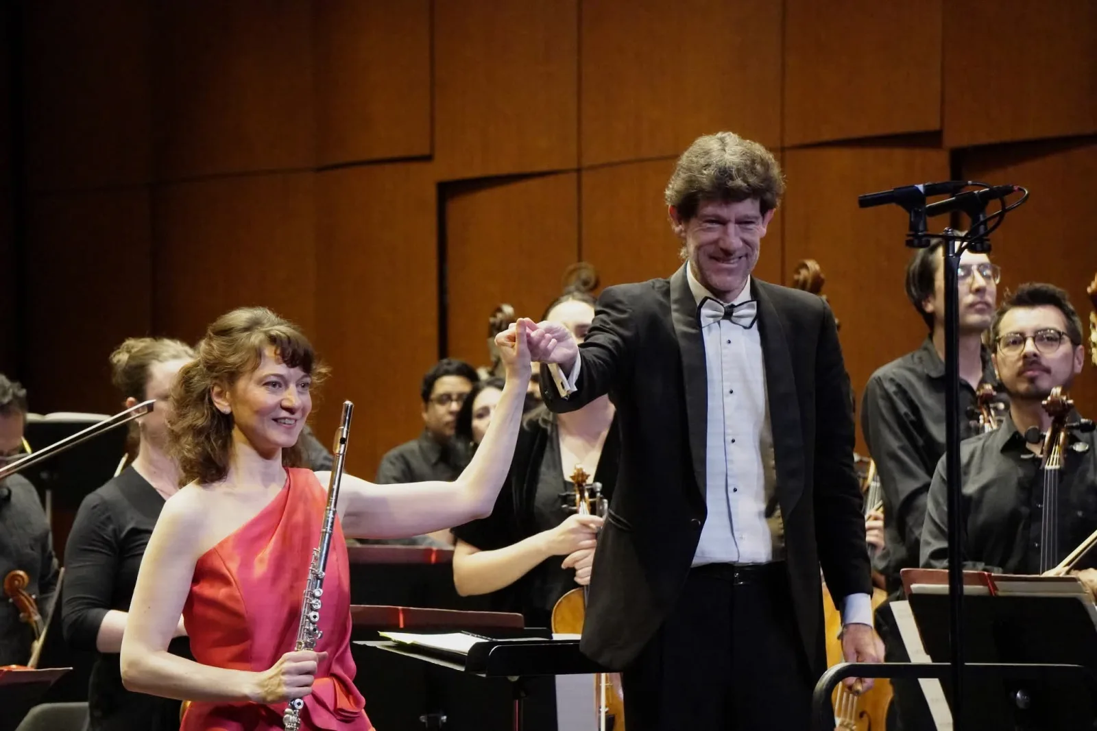 La OSUG estrena obras de Zyman y Piazzolla con la flautista Mimi Stillmann