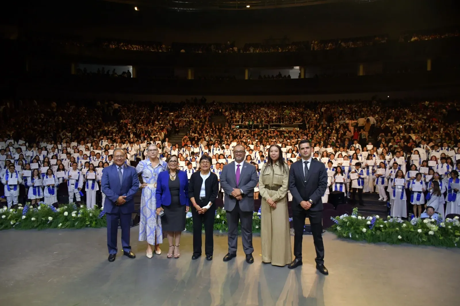 Lilia Cedillo presidió la graduación de 368 futuros médicos de la BUAP