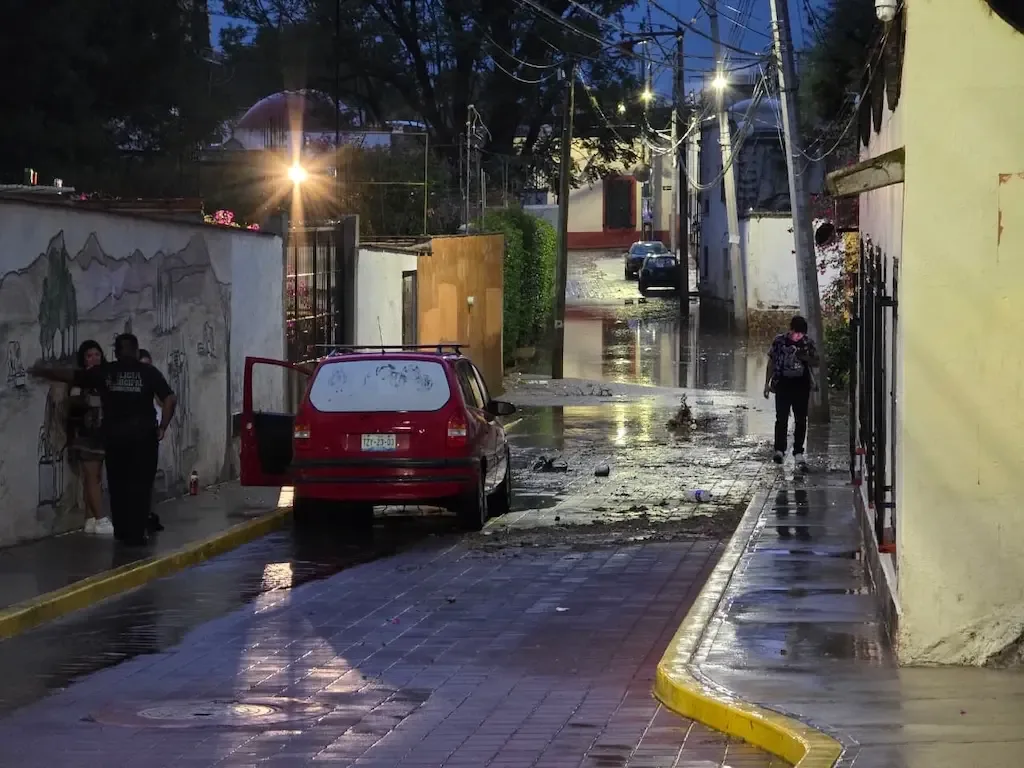 Lluvias con granizo causan inundaciones y cierre de vías en Tequisquiapan