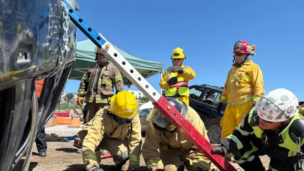 Los Cabos mejora salarios y adquiere nuevo equipo para los Bomberos