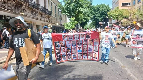 Madres buscadoras marchan en Guadalajara reclamando justicia y apoyo en el Día de las Madres
