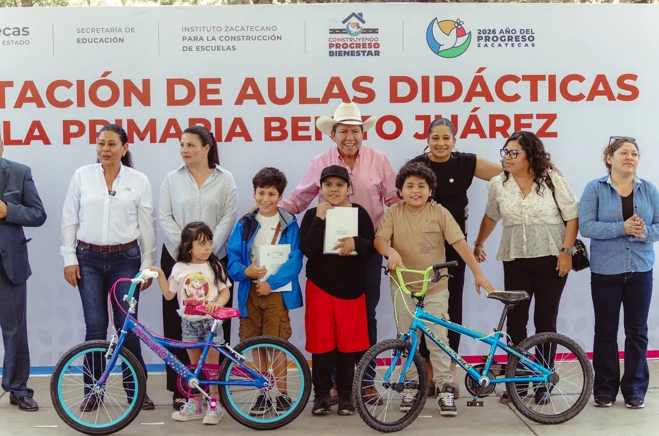 Monreal inaugura rehabilitación de aulas en escuela primaria de Valparaíso
