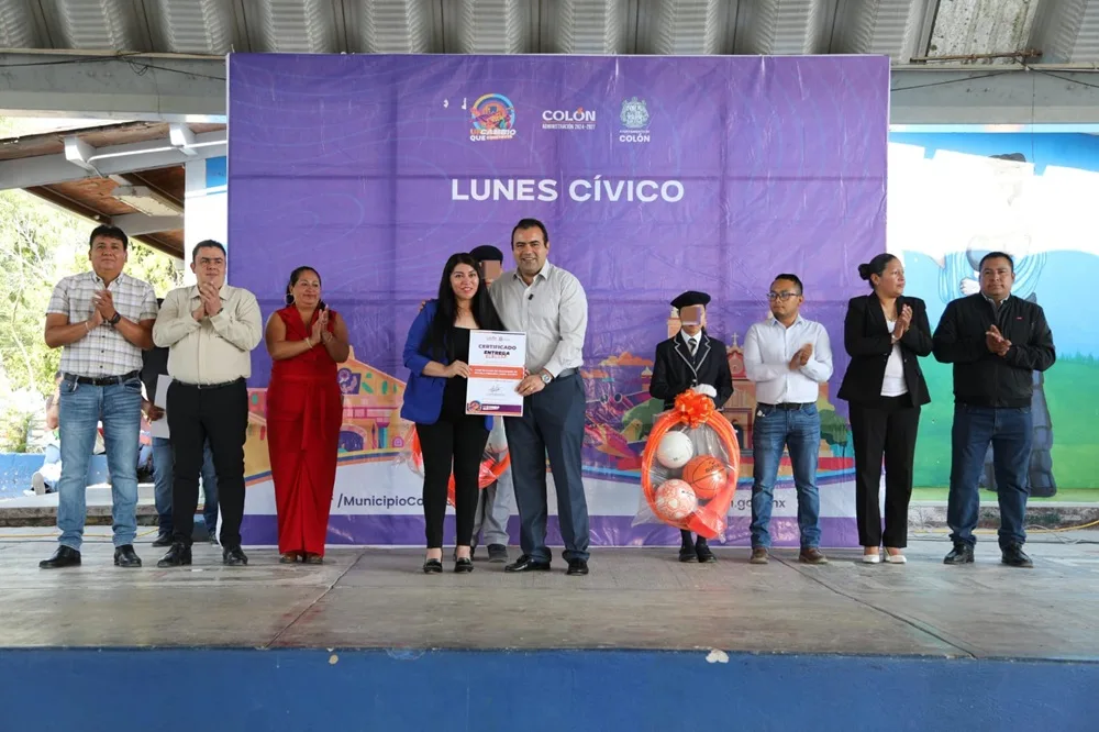 Nueva techumbre y cancha cubierta mejoran condiciones en escuela Leona Vicario de Colón