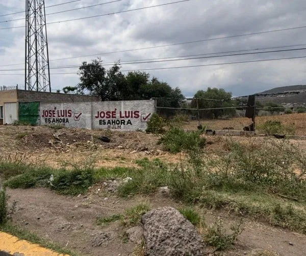 Nuevas pintas en León promueven el voto por José Luis Manrique en próximas encuestas
