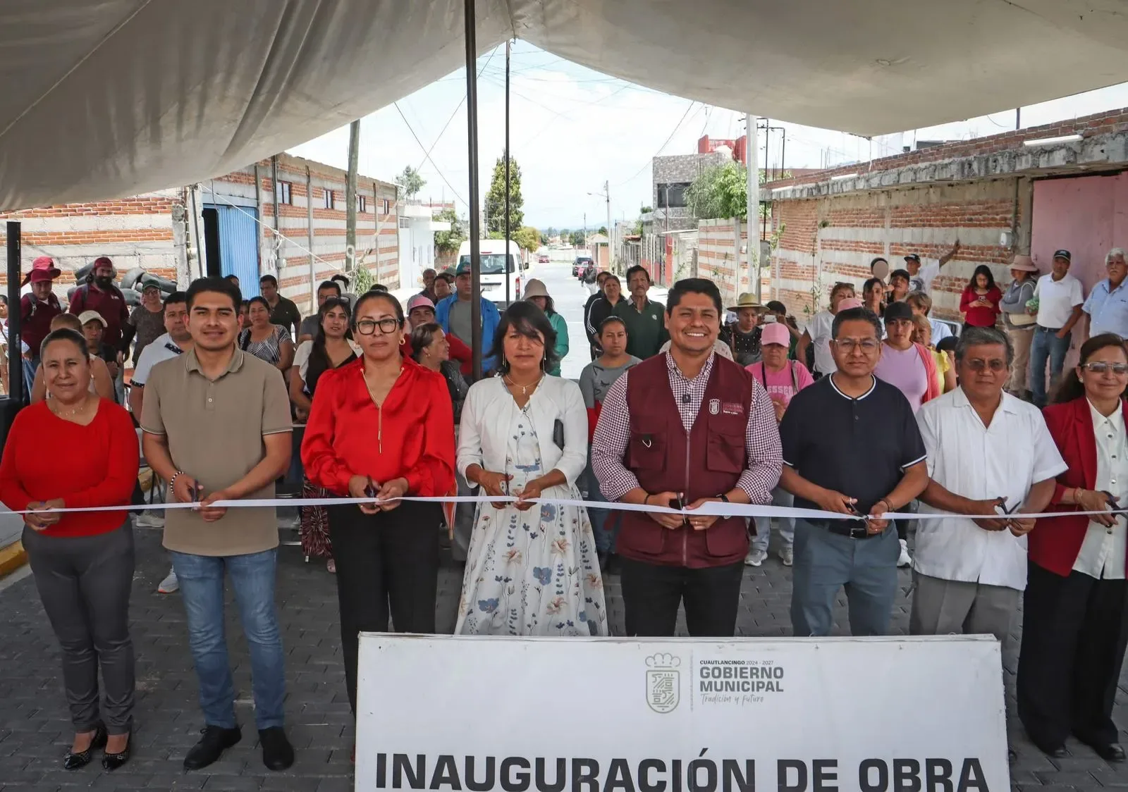 Omar Muñoz entrega obra integral que mejora la movilidad en San Lorenzo Almecatla