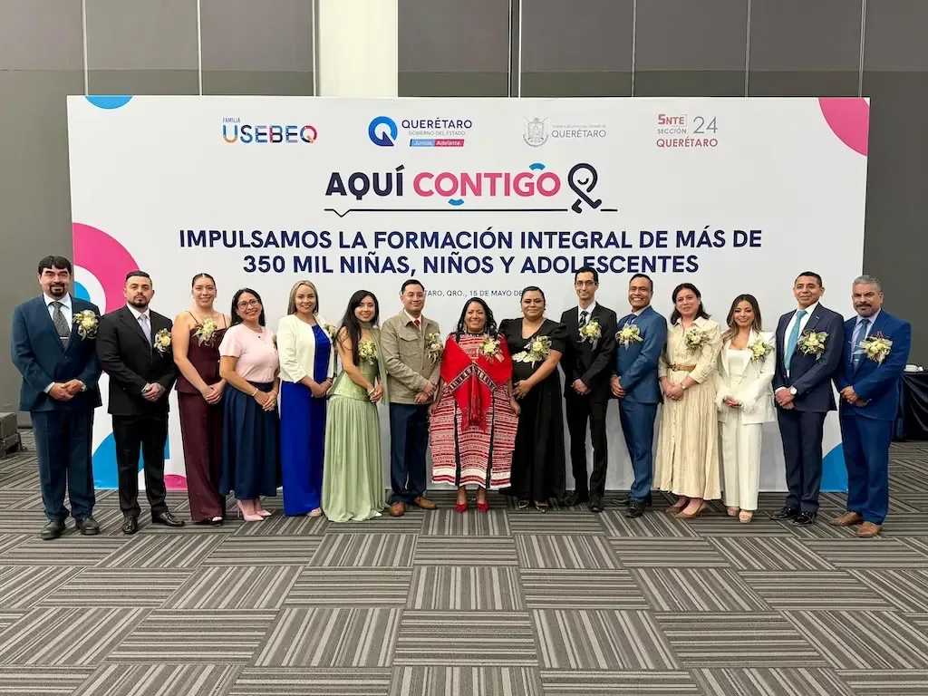 Querétaro reconoce a docentes y directivos con premio estatal por su desempeño