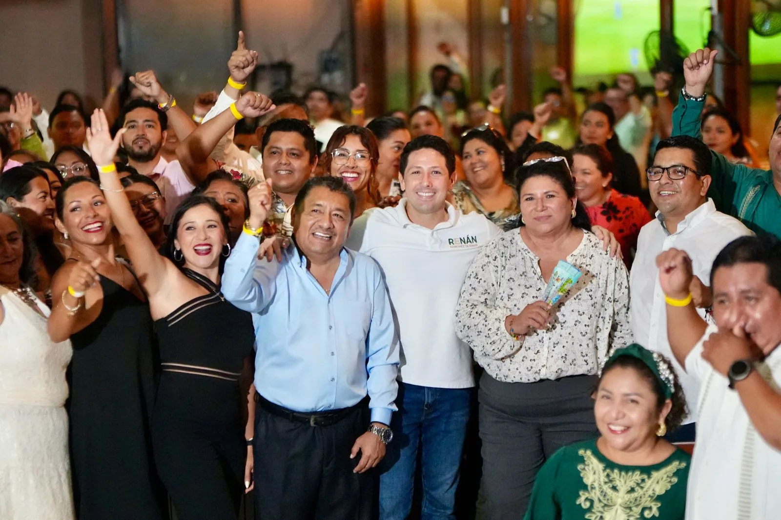 Renán Sánchez Tajonar reconoce la entrega de las maestras y maestros en su día