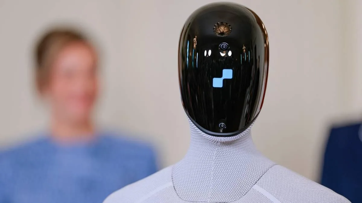 Robots humanoides trabajan 24 horas seguidas en almacén y transmiten su rendimiento en vivo