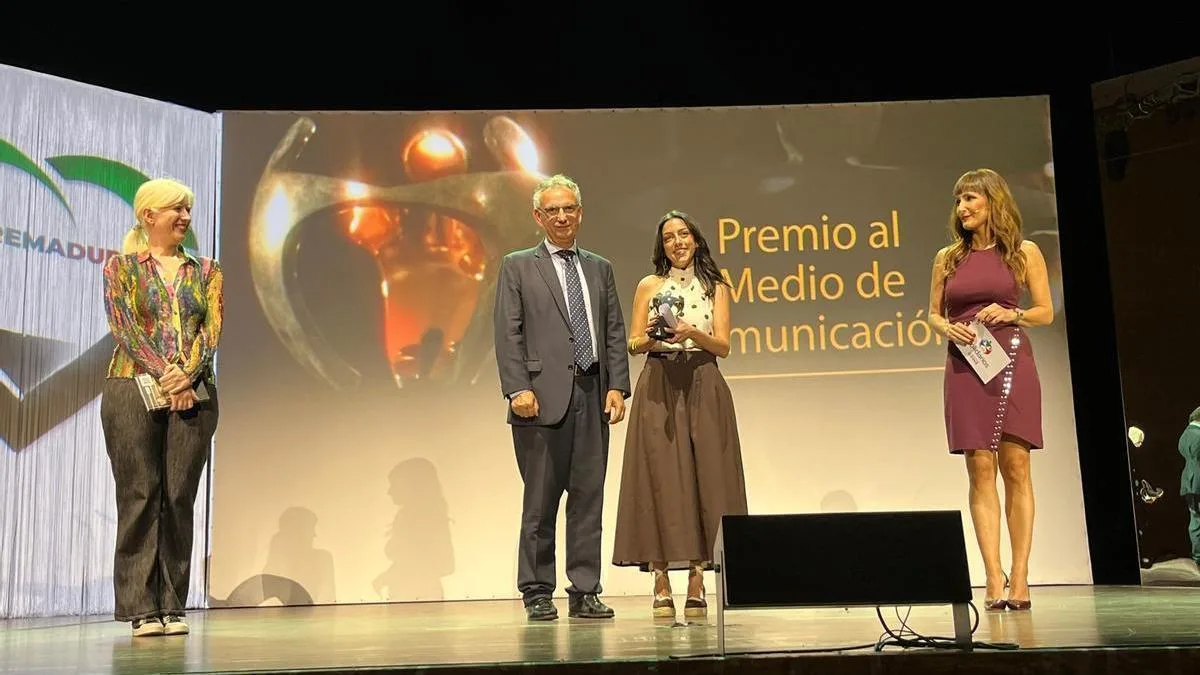 Rocío Muñoz recibe el premio ONCE por su periodismo comprometido sobre sordoceguera