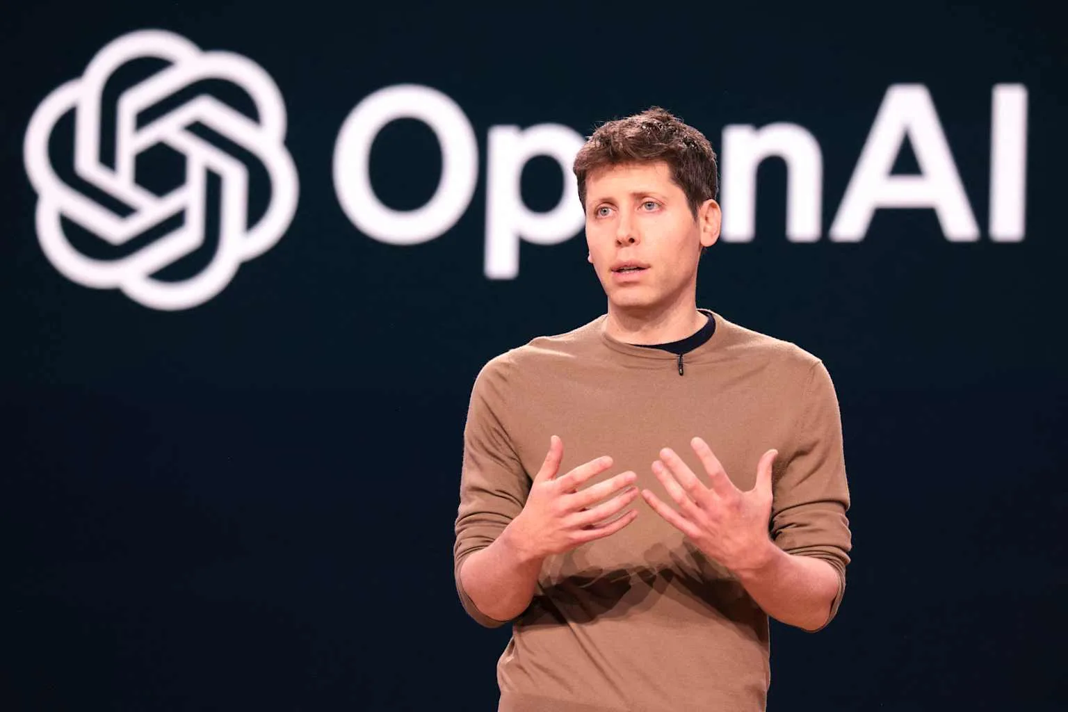 Sam Altman restringe GPT-5.5-Cyber apenas semanas después de criticar a Anthropic por lo mismo