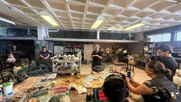 Samuel Kishi transforma el Centro Histórico de Guadalajara en un museo de cera para rodar “Inmóvil