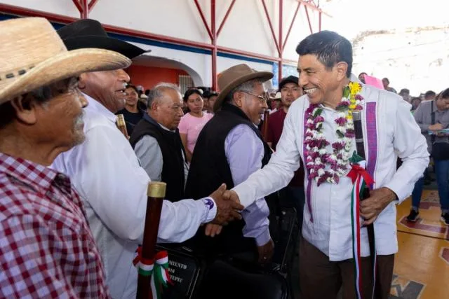 San Juan Mixtepec recibe equipamiento y apoyos para impulsar su desarrollo social