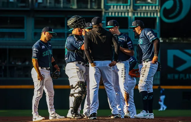 Saraperos cae 9-5 ante Caliente y se hunde en la crisis con tercera serie perdida