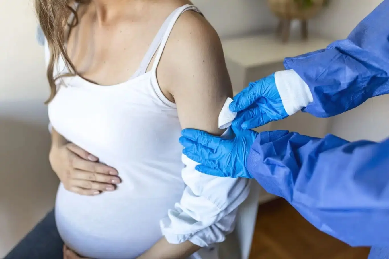 Sector Salud promueve vacunación contra VSR en embarazadas de 32 a 36 semanas