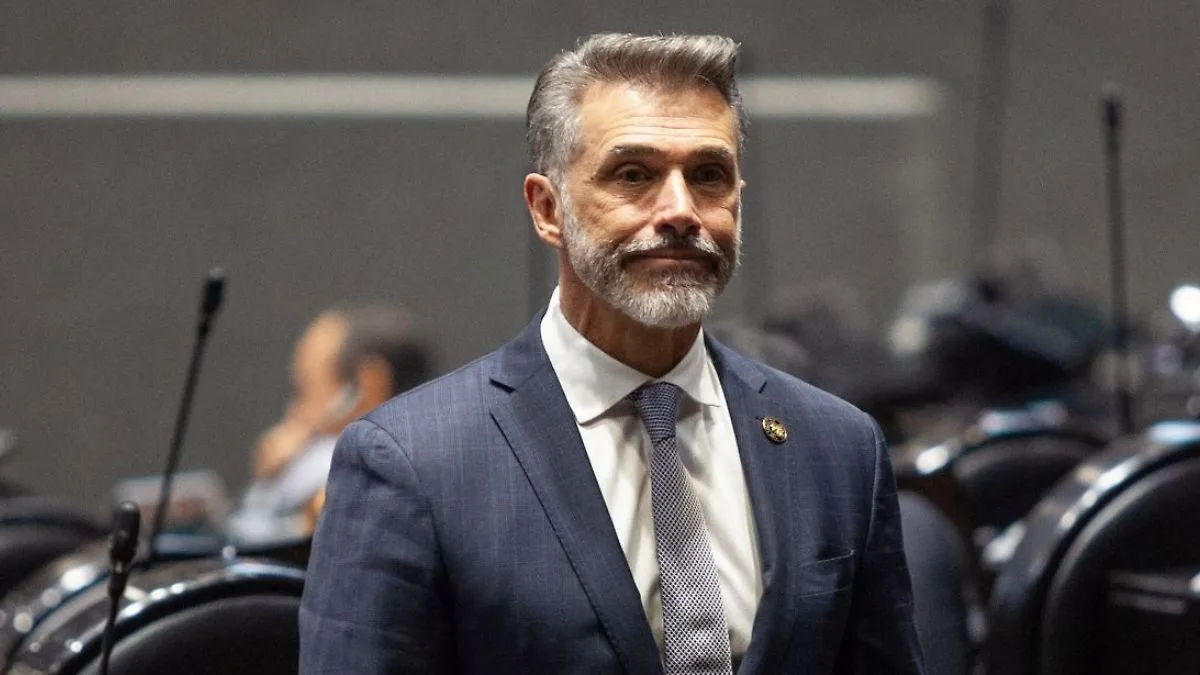 Sergio Mayer anuncia su renuncia a Morena por motivos personales