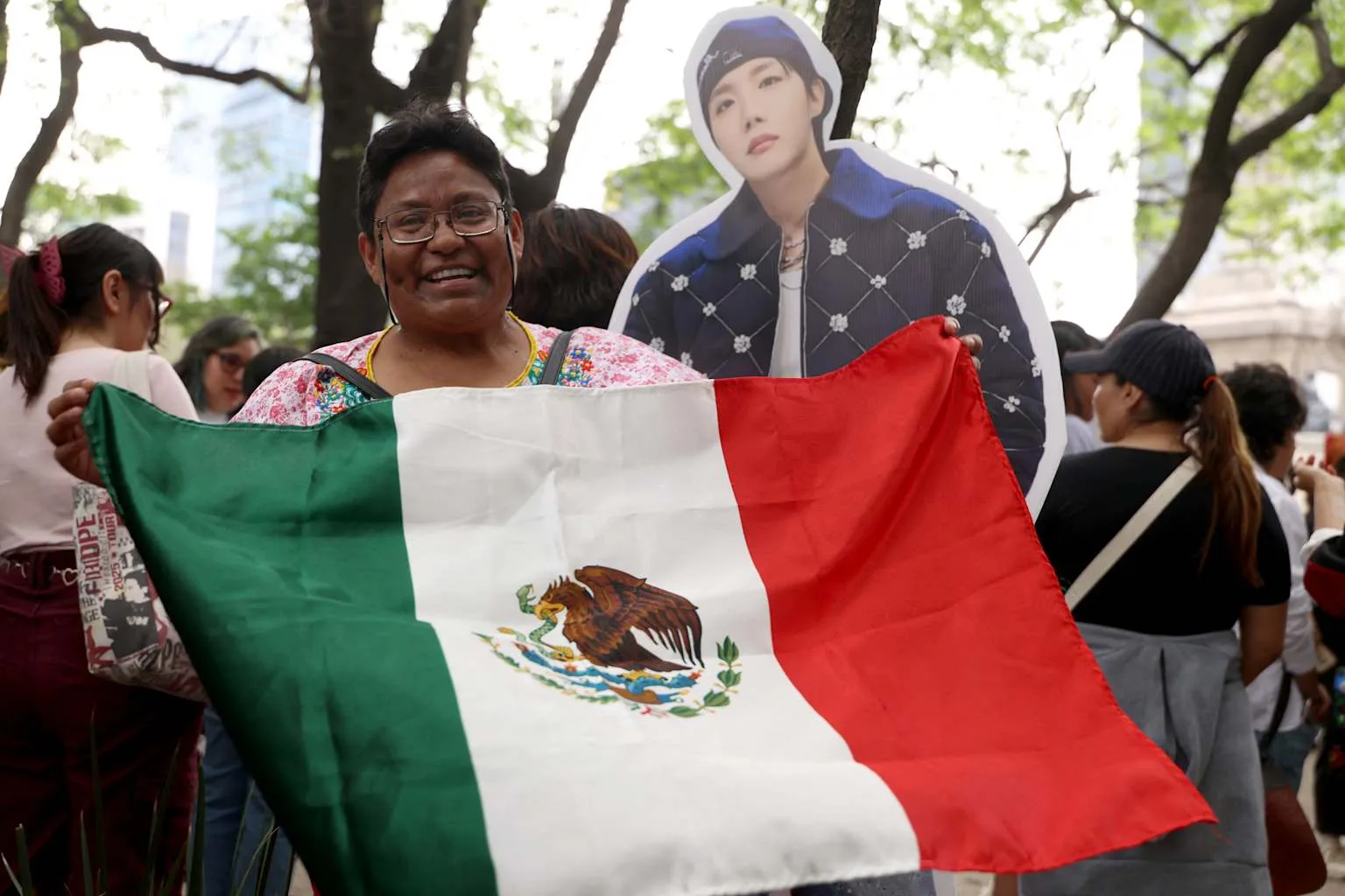 Sheinbaum recibe a BTS en Palacio Nacional antes de su residencia en México