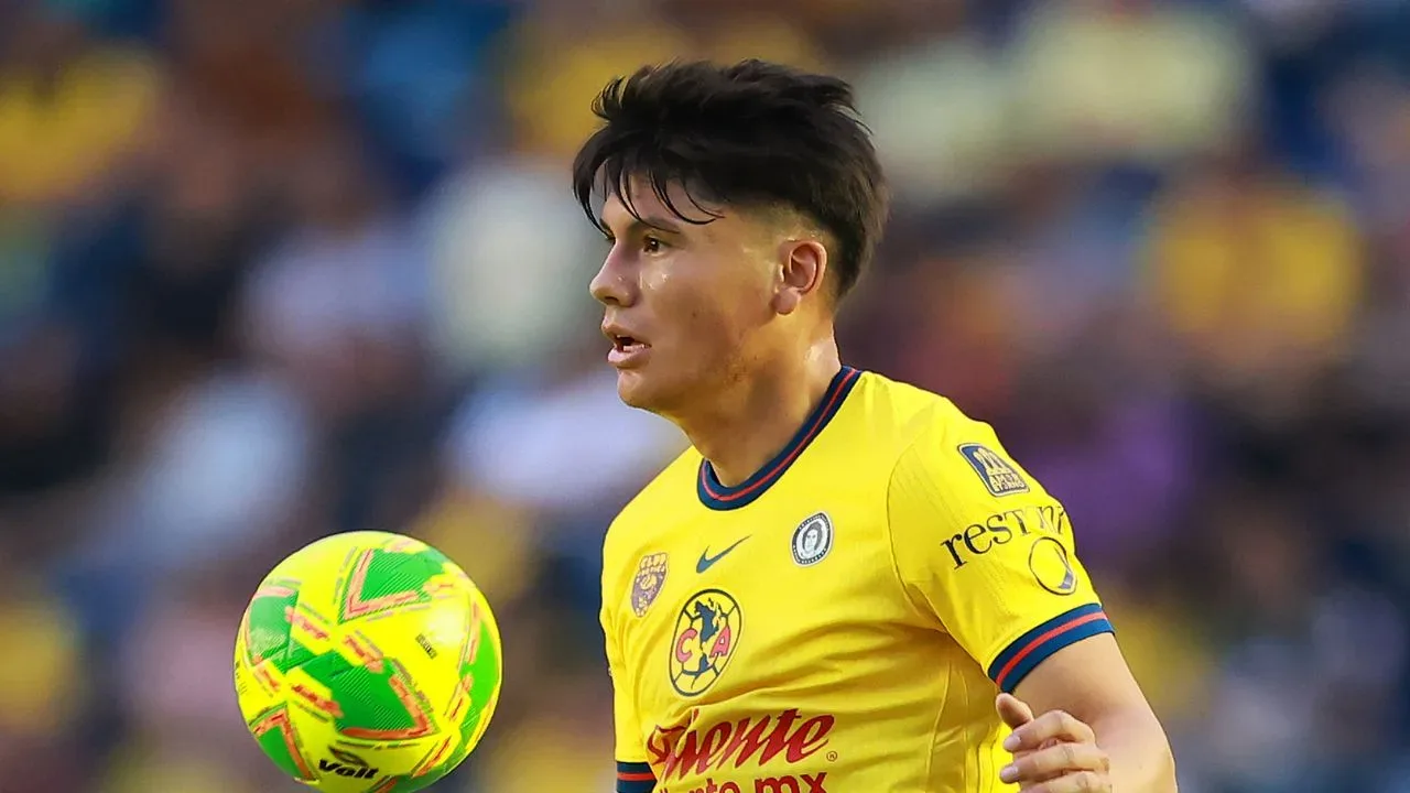 Shocker Vázquez desperdicia gol cantado ante Keylor Navas en América vs Pumas