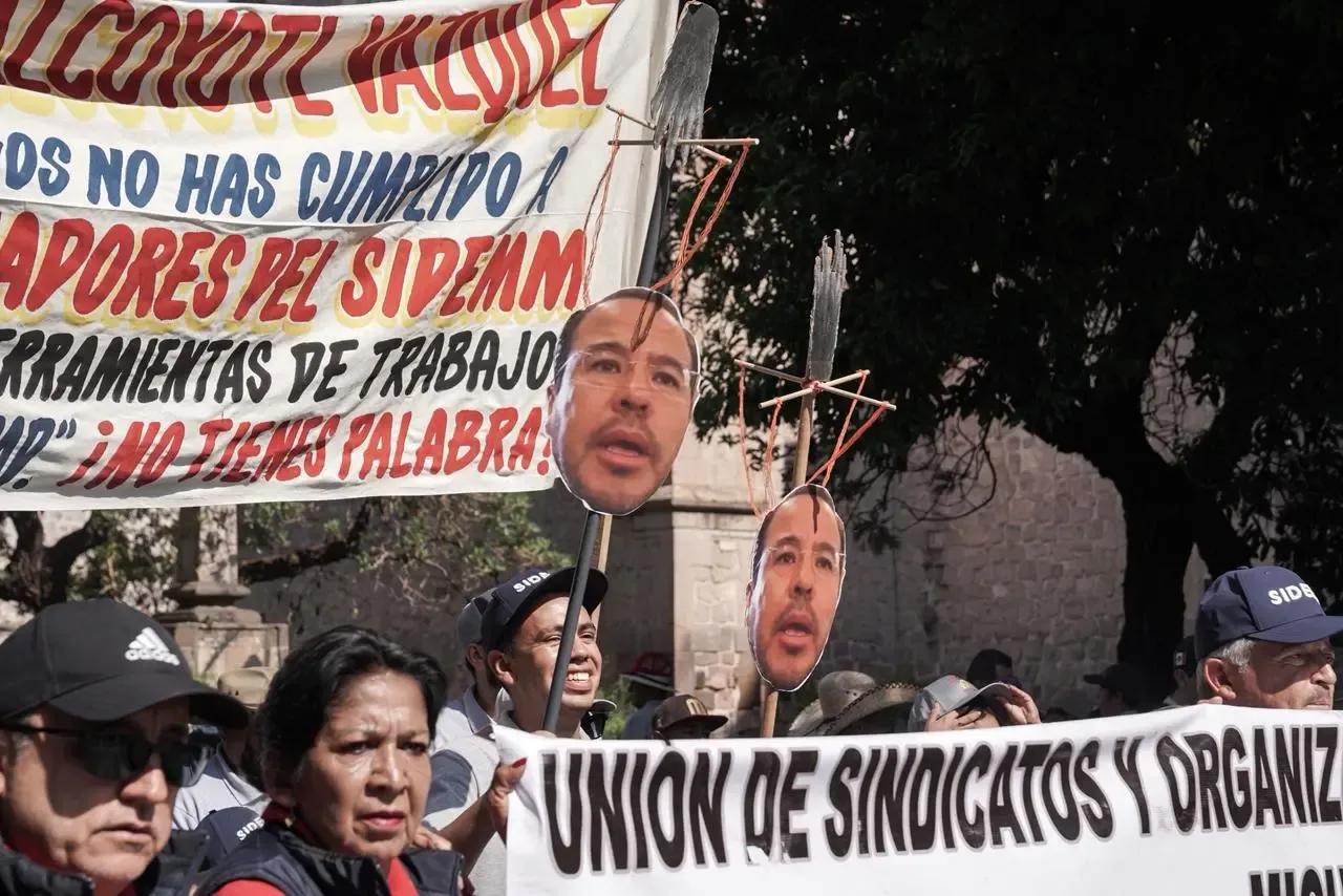 SIDEMM protesta contra funcionario municipal durante marcha del Día del Trabajo en Morelia