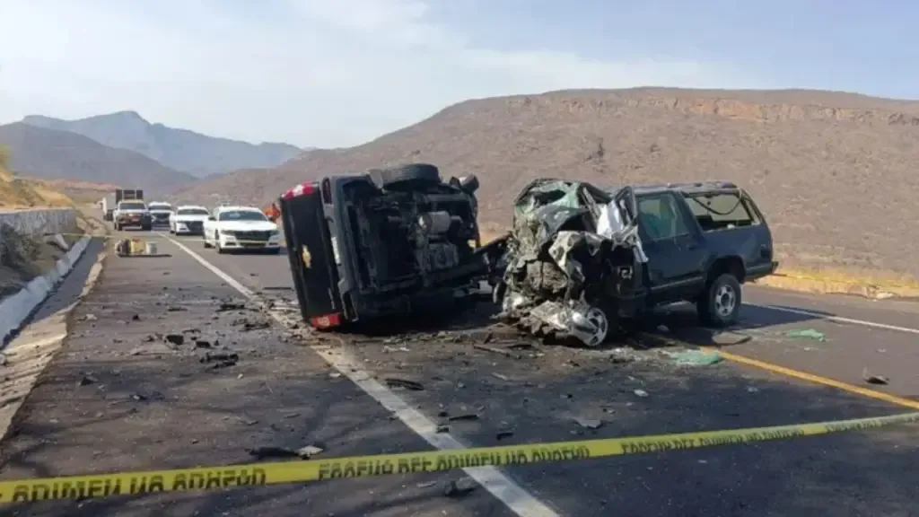 Siete muertos tras choque frontal en la autopista Siglo XXI en Michoacán