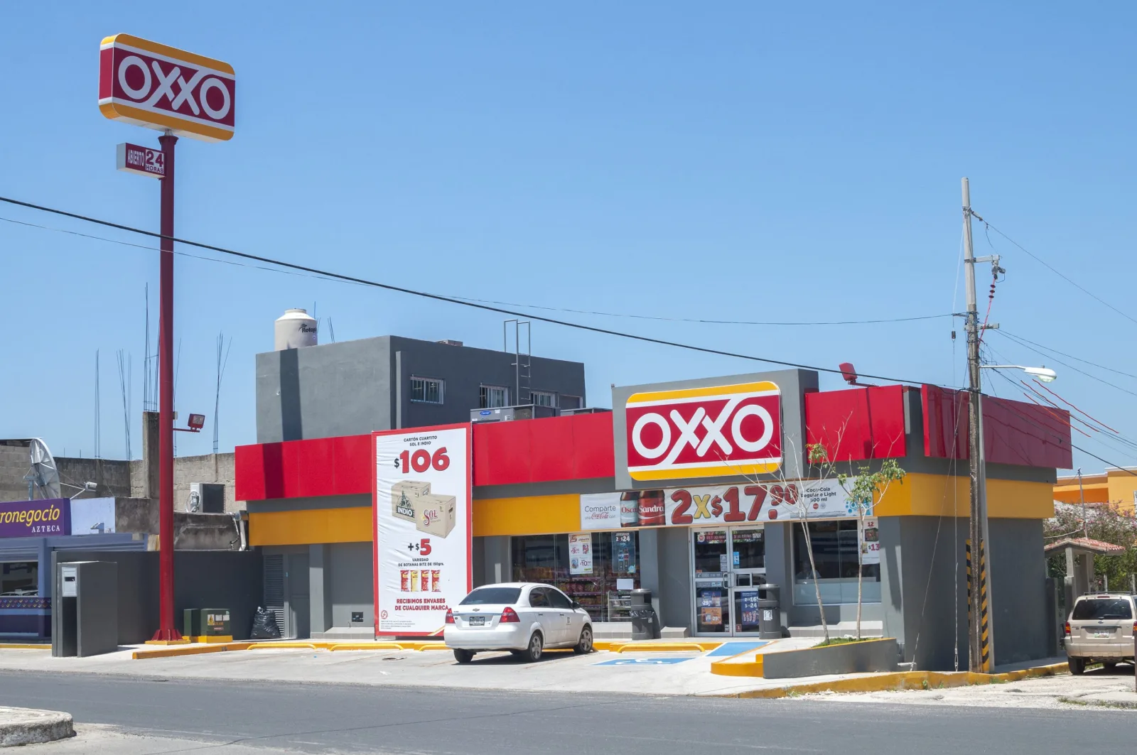Siete sucursales de OXXO organizan intercambios para completar el álbum del Mundial