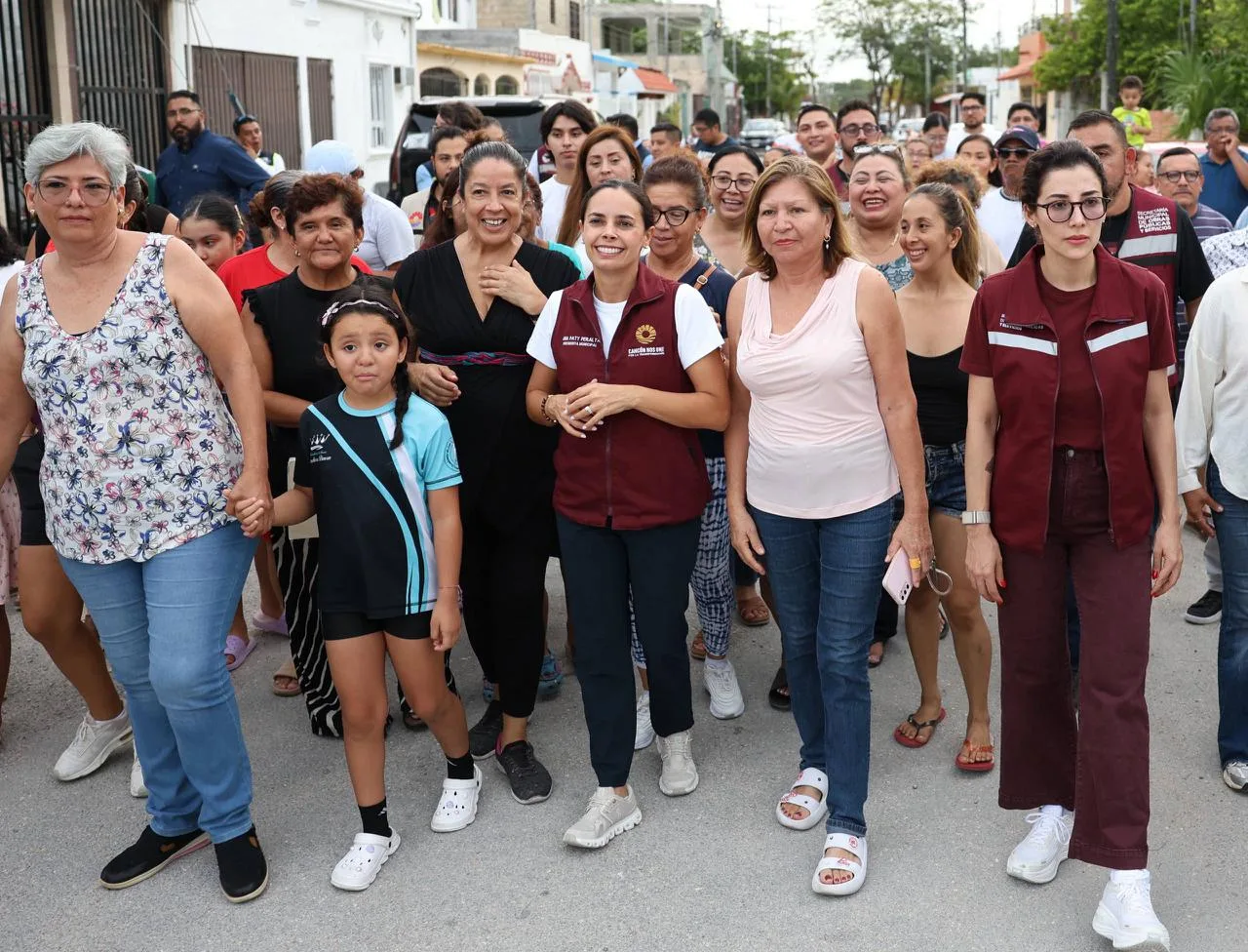 Supervisan obras de mantenimiento y mejoras en parques y calles de Cancún