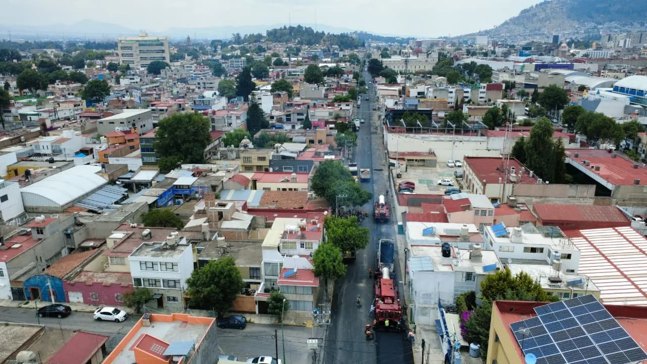 Toluca avanza en la recuperación de sus calles con trabajos coordinados y maquinaria especializada