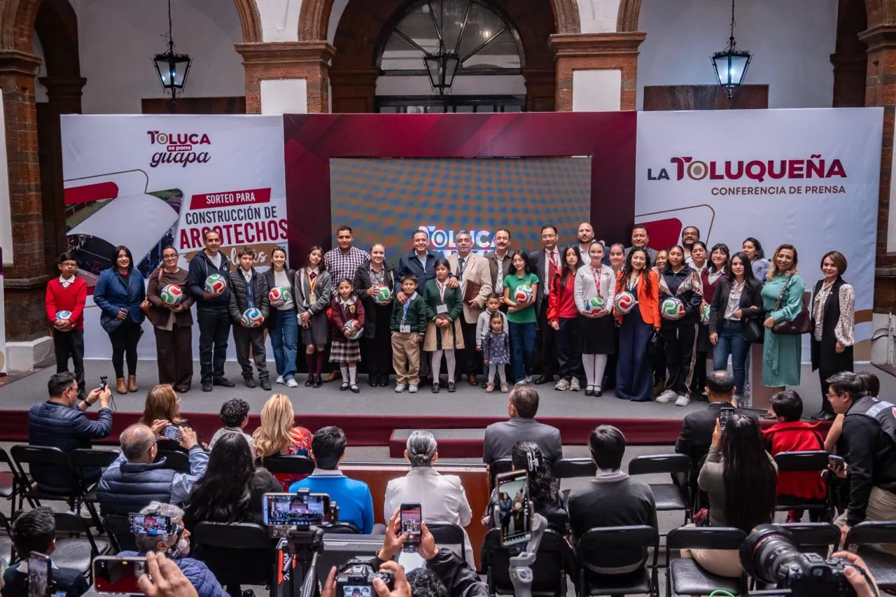 Toluca mejora infraestructura educativa con techumbres para escuelas públicas