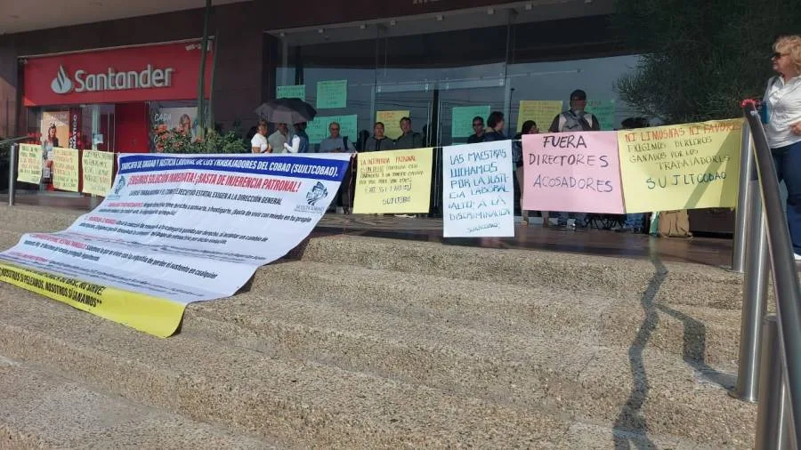 Trabajadores del COBAO protestan por irregularidades laborales y falta de transparencia