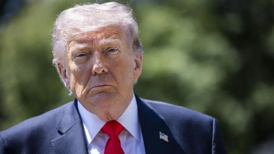 Trump amenaza con atacar Irán si "se porta mal" mientras negocia una nueva propuesta de paz