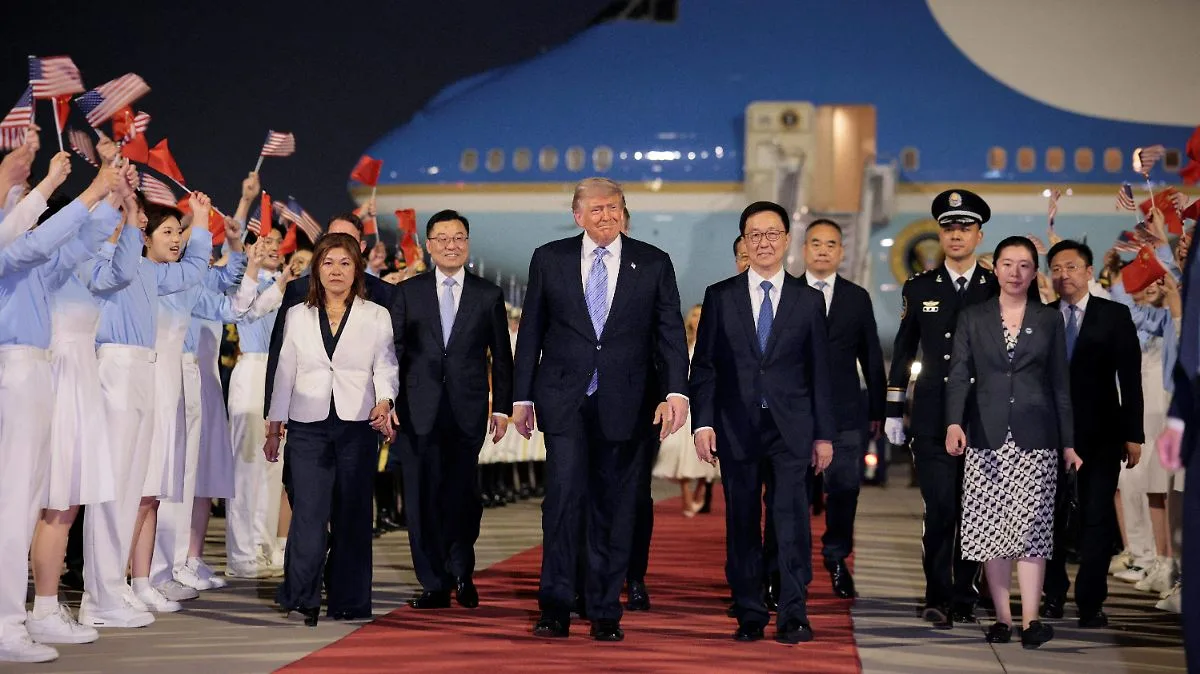 Trump inicia en Pekín su segunda visita a China desde 2017 en medio de tensiones estratégicas