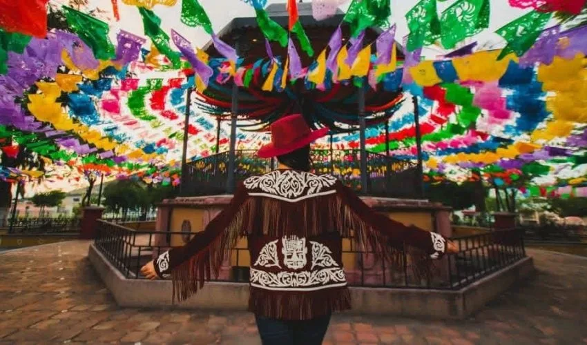 Tula busca romper Récord Guinness con mayor número de personas en traje típico