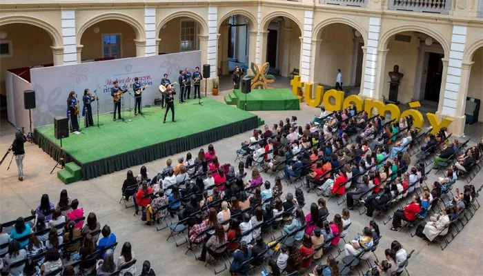 UAEMéx rinde homenaje a madres trabajadoras con concierto de tradiciones mexicanas