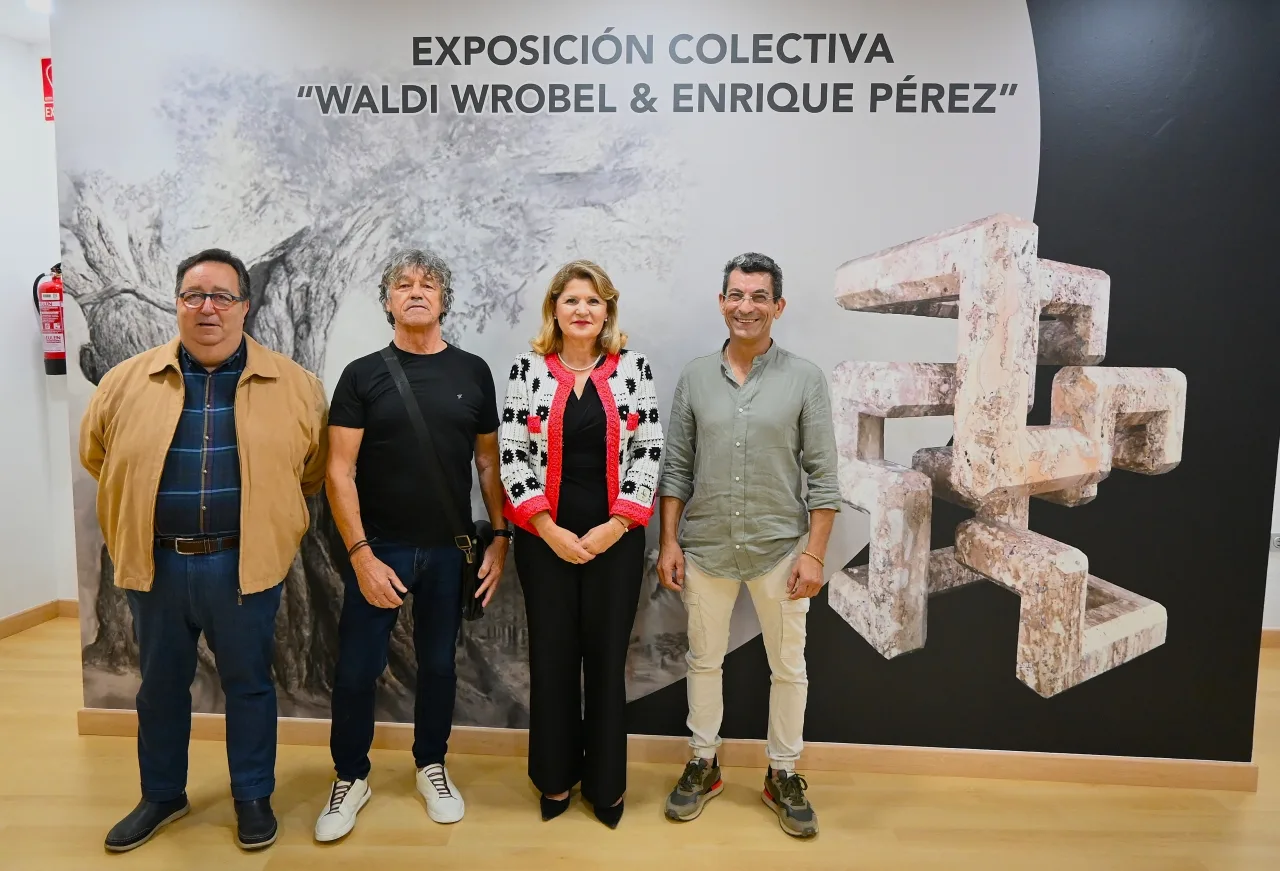 Waldi Wrobel y Enrique Pérez reúnen pintura y escultura en Roquetas de Mar