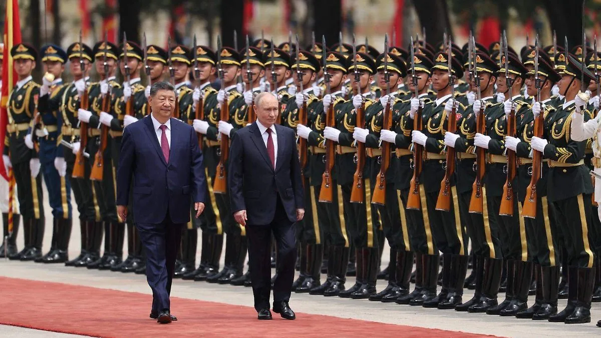 Xi Jinping recibe a Vladimir Putin en Pekín antes de la visita de Donald Trump
