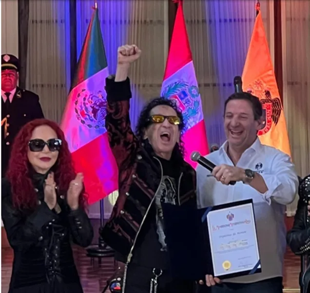 Alex Lora y EL TRI reciben reconocimiento como Huéspedes Ilustres en Lima por su legado musical