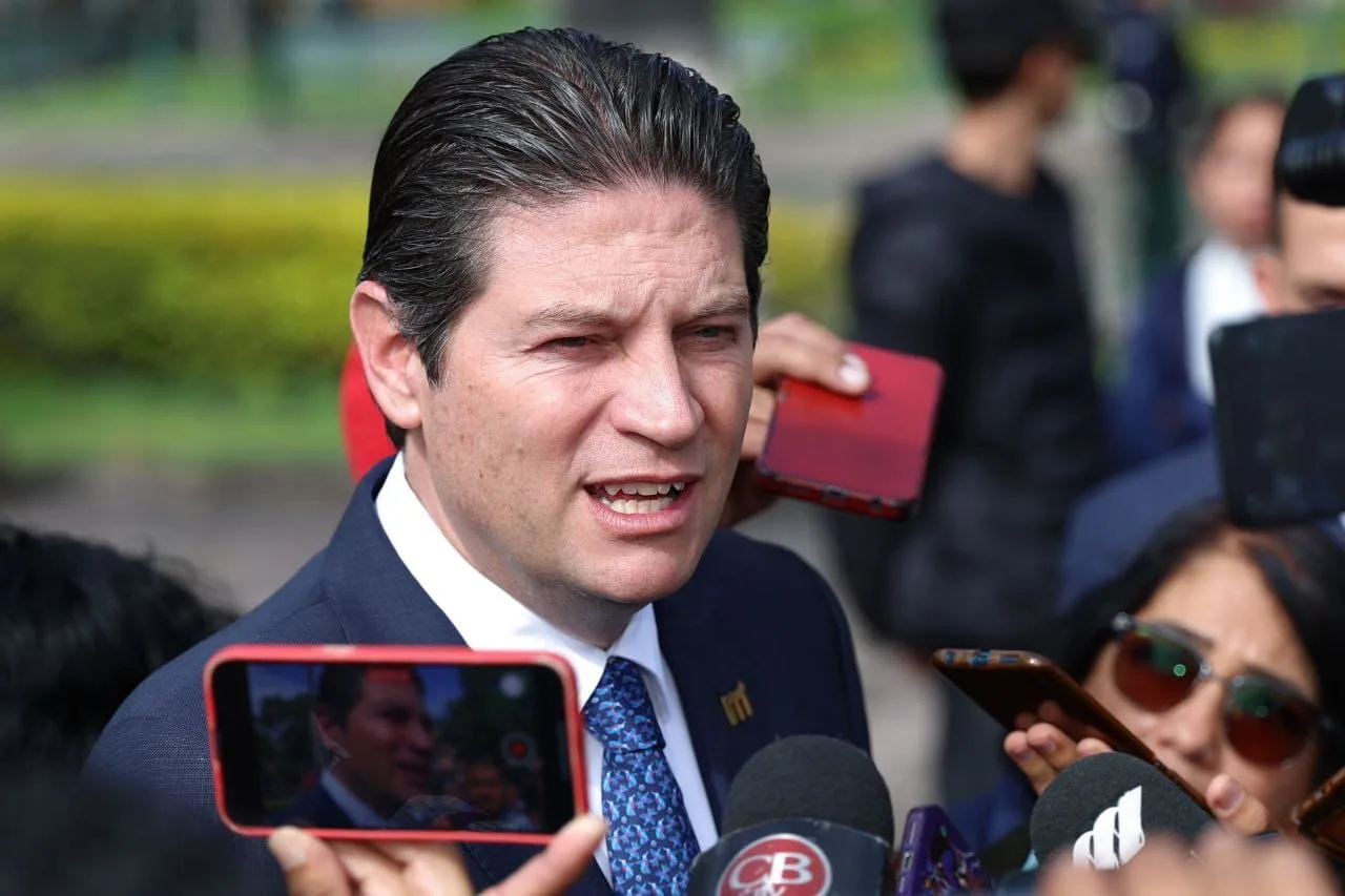 Alfonso Martínez acusa a Morena de doble discurso y amenaza con no silenciarse